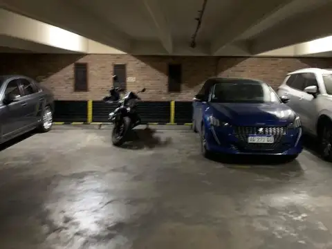 Oficina 11 ambientes con 4 baños