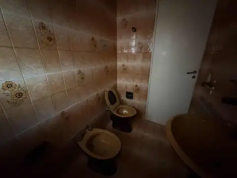 VTA BLOCK. CASA + 3 DPTOS PARA RENTA OPORTUNIDAD!