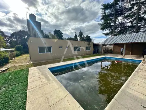 Casa en Venta con 3 cocheras