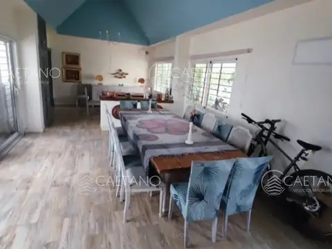 Casa 7 ambientes con 6 baños
