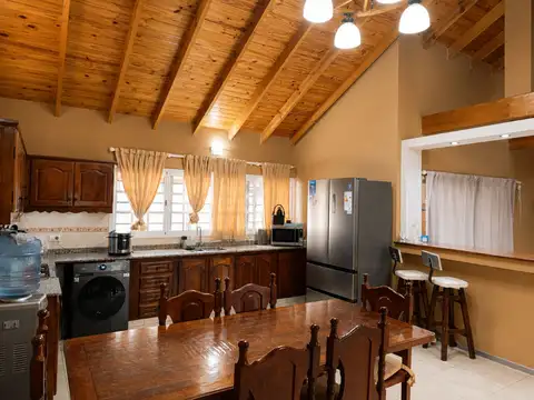Casa 4 ambientes con 2 baños