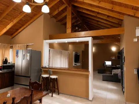 Casa en Venta con 3 cocheras