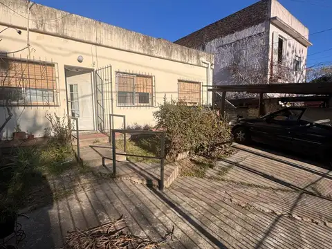 Venta casa 4 ambientes en Domínico con jardín