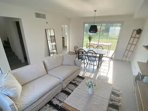 Casa en Venta en Garin, USD 155.000