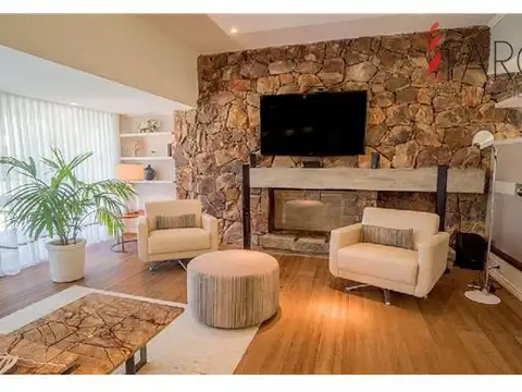 Casa en Venta en Punta del Este, USD 1.950.000