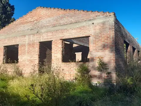 IMPORTANTE TERRENO CON CONSTRUCCION  VILLA RAMALLO