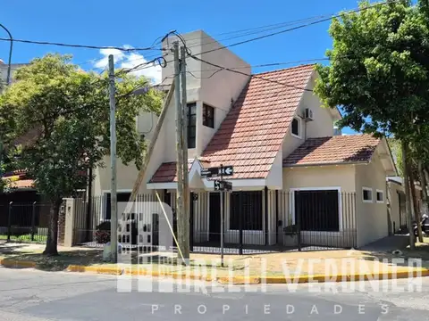 Hermosa casa en esquina 220 m2 cubiertos