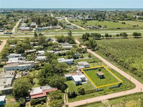 694 m² Con Mejoras En Esquina Playa Pascual