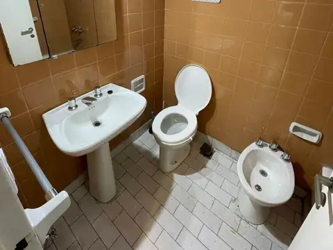 EXCELENTE MONOAMBIENTE SOBRE AV. MAIPU - ZONA COMERCIAL OLIVOS