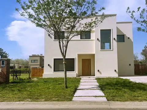Casa en Venta en Pilar, USD 245.000