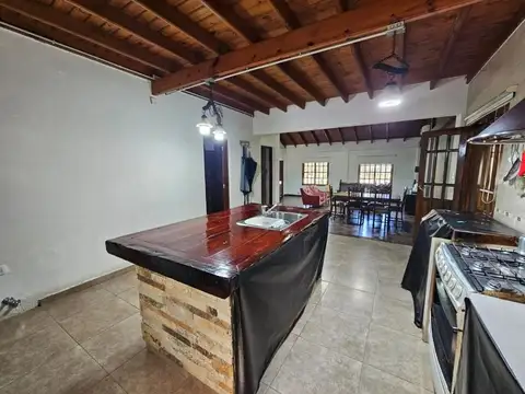 Casa 5 ambientes con 3 baños