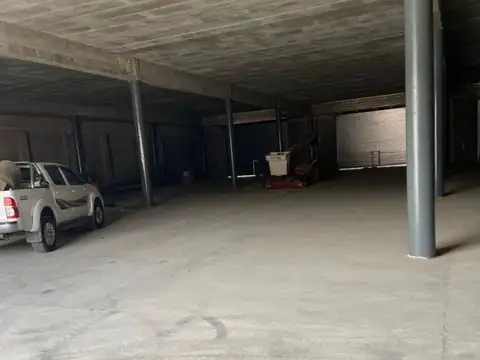 DEPÓSITO EN ALQUILER DE 800 M2 EN PREDIO CERRADO