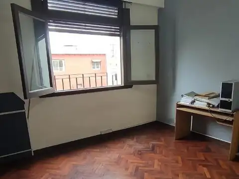 Nicolas Granada entre Almirante F.J. Segui y Nicasio Oroño