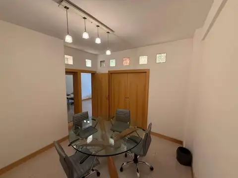 M. J. Haedo 1460 (Vicente López) Excelente Ubicación. Oficina en PB. Sup cub: 45 m2