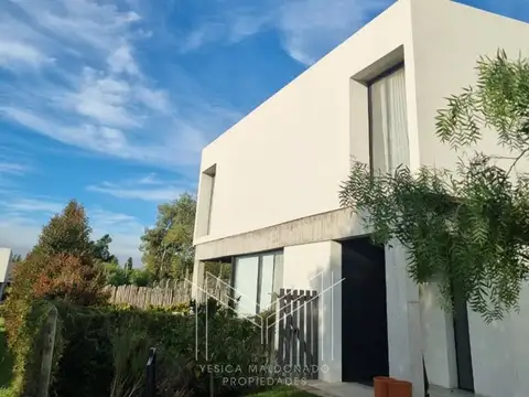 Casa  en Venta en Santa Emilia, Pilar del Este, Pilar