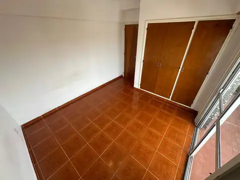 Alquiler de amplio depto 2 ambientes en Wilde Centro