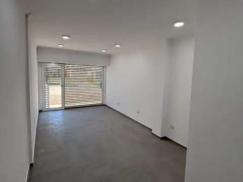 Local en Alquiler en Villa Gobernador Galvez, $ 600.000