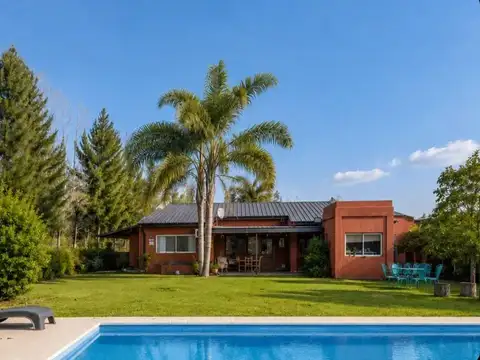 Blvd. de Todos los Santos al 3500