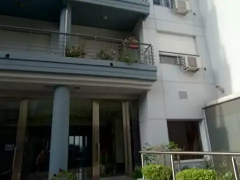 EXCELENTE DEPARTAMENTO 2 AMB CON COCHER Y BAULERA  