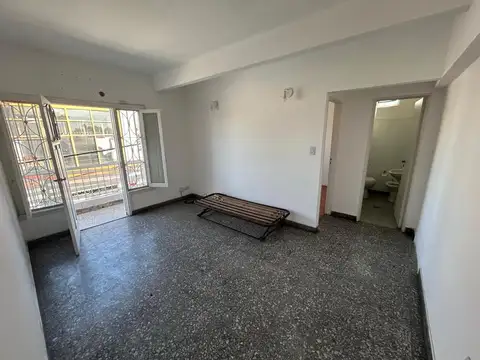 Departamento 2 ambientes al frente - Sobre Parana