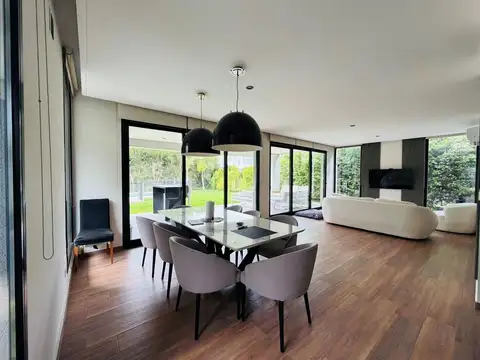 Casa en Alquiler de 4 dormitorios