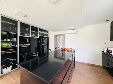 Casa 5 ambientes con 5 baños