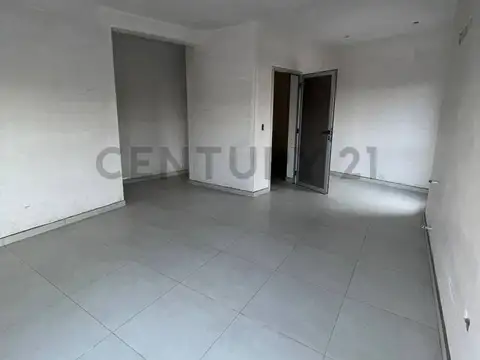 Casa 8 ambientes con 2 baños
