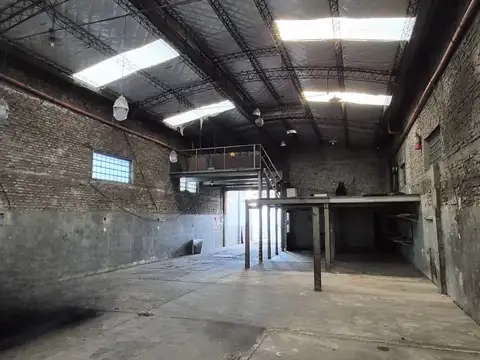 Galpon en Alquiler 30  mts Fondo