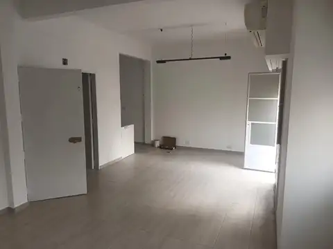 Franklin Delano Roosevelt 2400, Piso 1