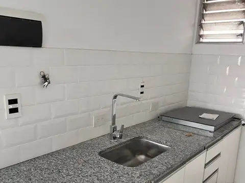 Franklin Delano Roosevelt 2400, Piso 1