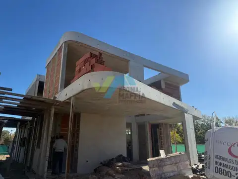 Casa 4 ambientes con 3 baños