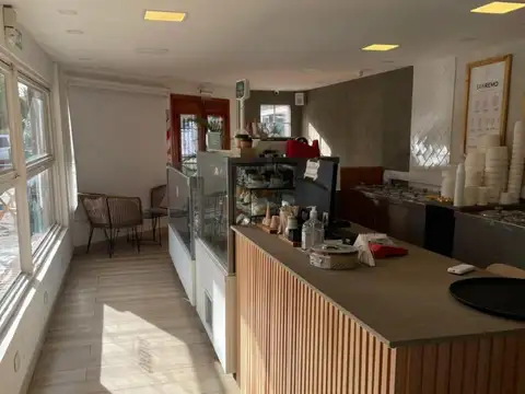 Alquiler de Local en esquina! Castelar!