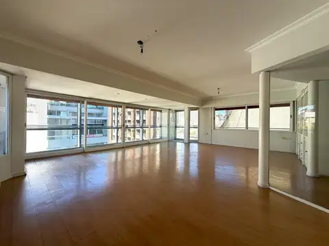 Espectacular piso con vista abierta, cochera y baulera!