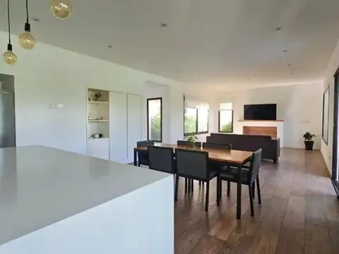 Casa en Venta con 6 cocheras