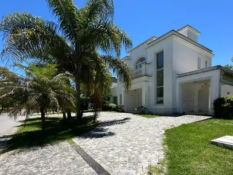 Casa amoblada en alquiler en Abril Club de Campo de 4 amb