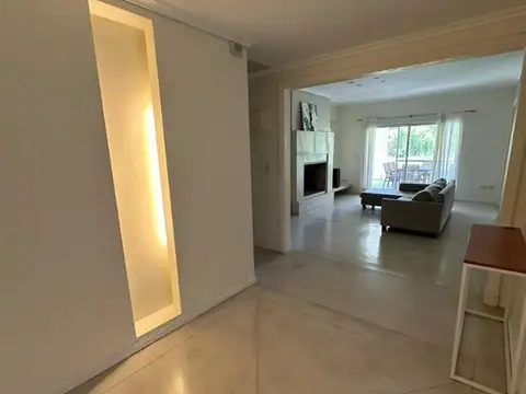 Casa 4 ambientes con 3 baños