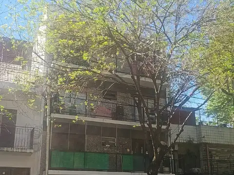 3 amb en buen estado en un 3er piso por escalera