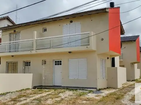 Departamento Dúplex en venta - 2 Dormitorios 2 Baños - Cochera - 85Mts2 - Mar del Tuyú