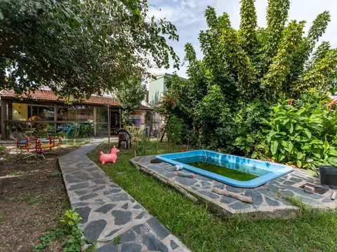 VENTA CASA 4 AMBIENTES CON PATIO PILETA Y GARAGE