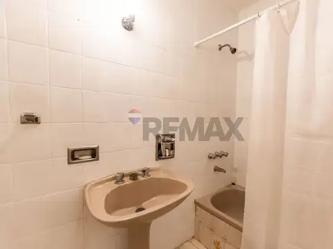 VENTA CASA 4 AMBIENTES CON PATIO PILETA Y GARAGE