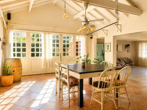 Casa 4 ambientes con 2 baños