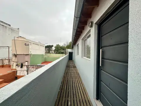 Depto Tipo Casa 2 ambientes con 1 baño