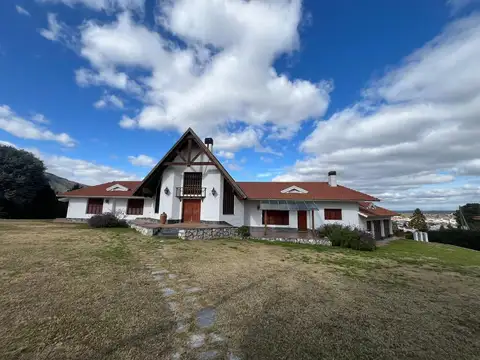 Casa en Venta en La Falda, USD 430.000