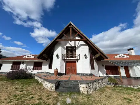Casa 7 ambientes con 3 baños