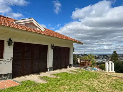 Casa en Venta con 2 cocheras