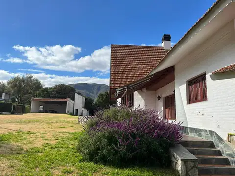 VENTA GRAN CASONA EN LA FALDA APTO COMERCIAL