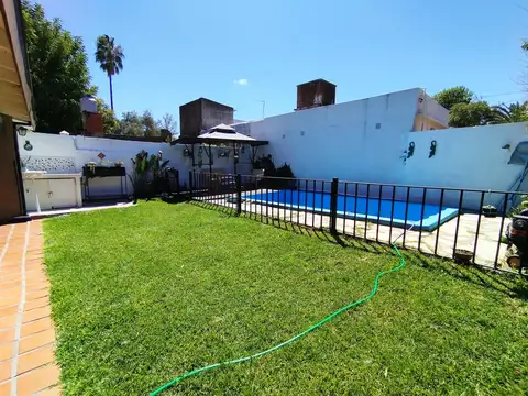 Venta Casa 3 Ambientes Piscina Quincho Cochera 3 Autos Benavidez Tigre Lote en esquina