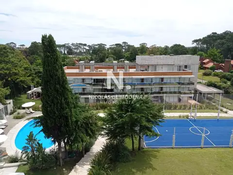 Vende apartamento de 2 dormitorios en Mansa Punta del Este.