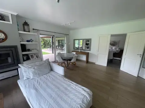 Casa en Venta 6 Ambientes en Ayres de Pilar - Amueblada