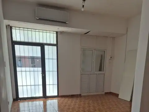 Alquiler Local Comercial-Salas al 300-P.Chacabuco